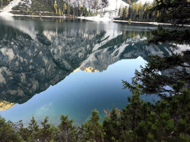jezero v horách